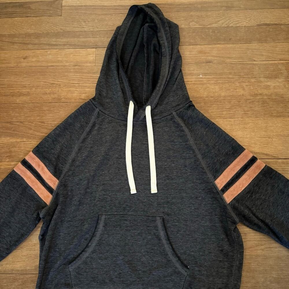Miss Chievous gray orange long sleeve hoodie sweatshirt top size medium M
b30